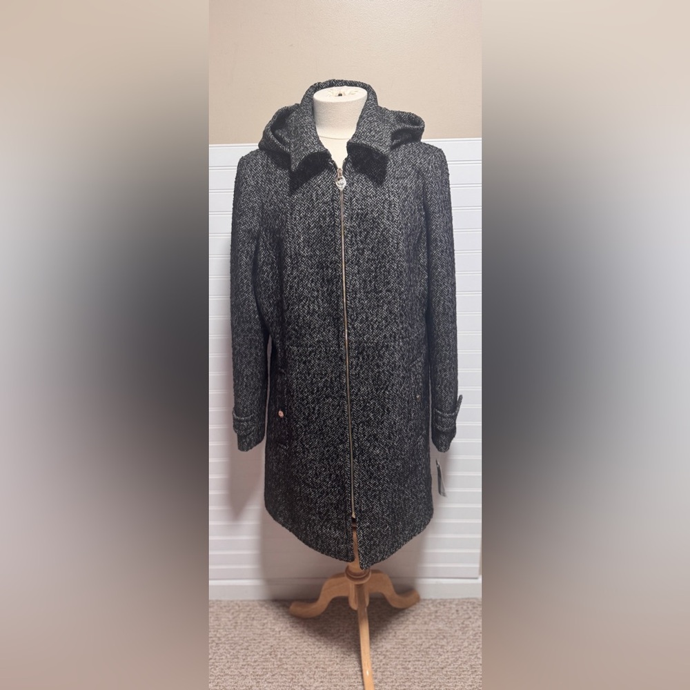 Michael Kors Women’s Tweed Coat Size XL. NWT

Removal Hoodie - Picture 2 of 8